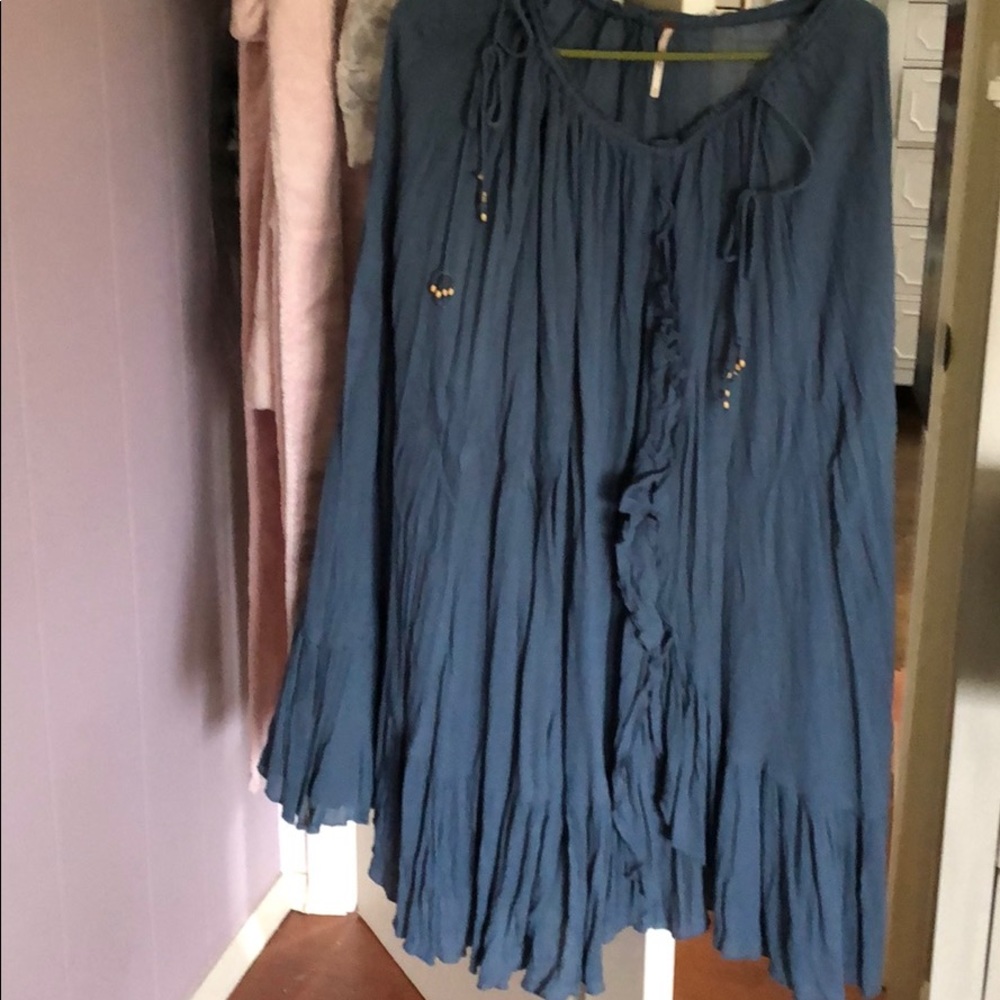 Lightweight practically new beachy skirt.